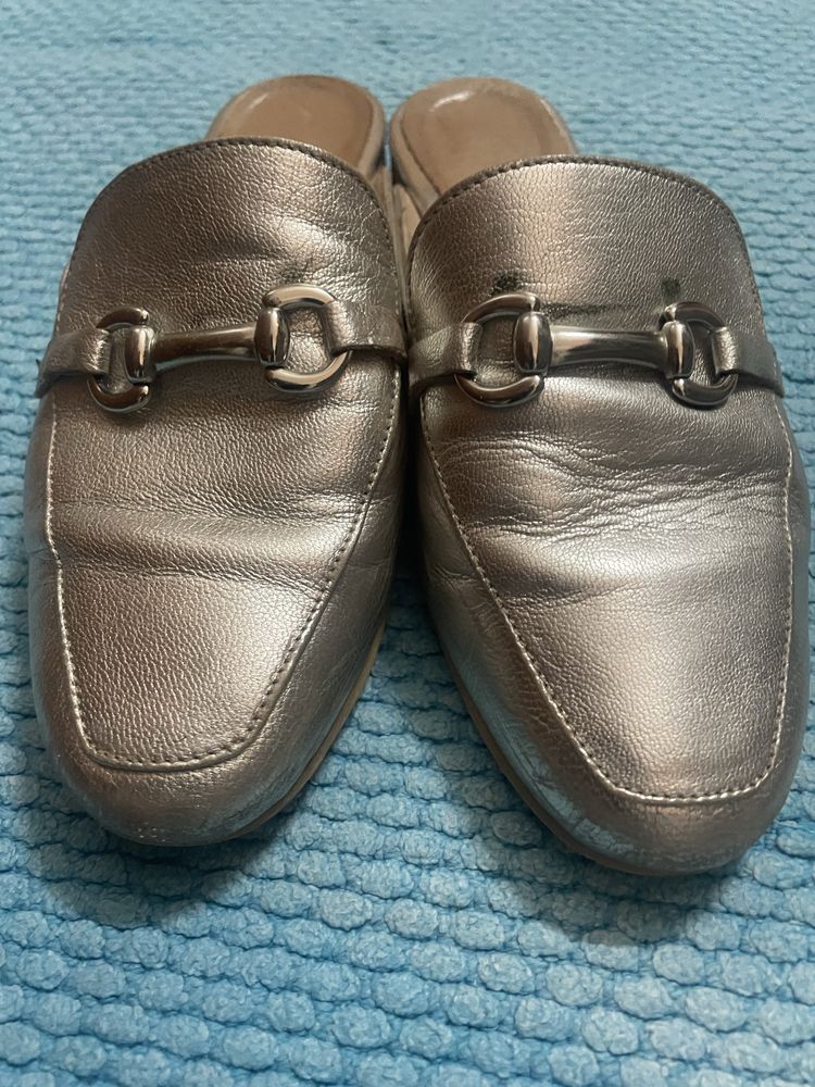 Loafers Mule Femininos Prateados com Detalhe Horsebit