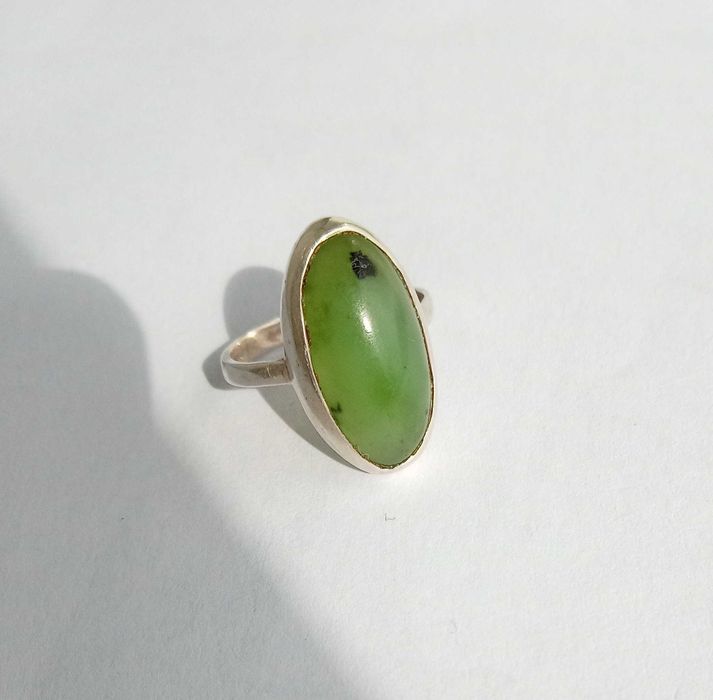 Перстень кольцо Срібло Природній камінь Нефрит. Розмір 17
