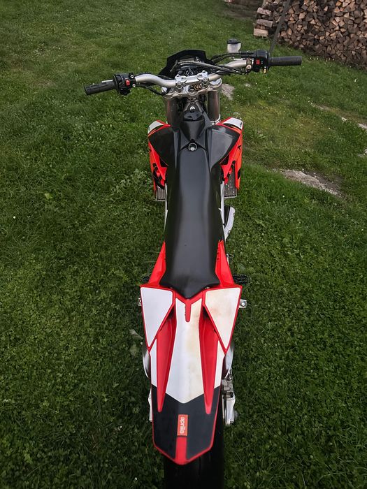 Aprilia SXV550 .