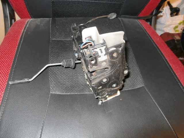 vw passat B5 FL zamek drzwi lewy przedni 8 PIN europa