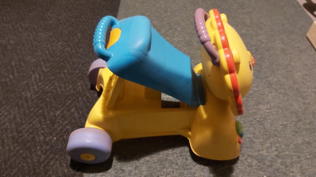 Lew - jeździk - pchacz FisherPrice