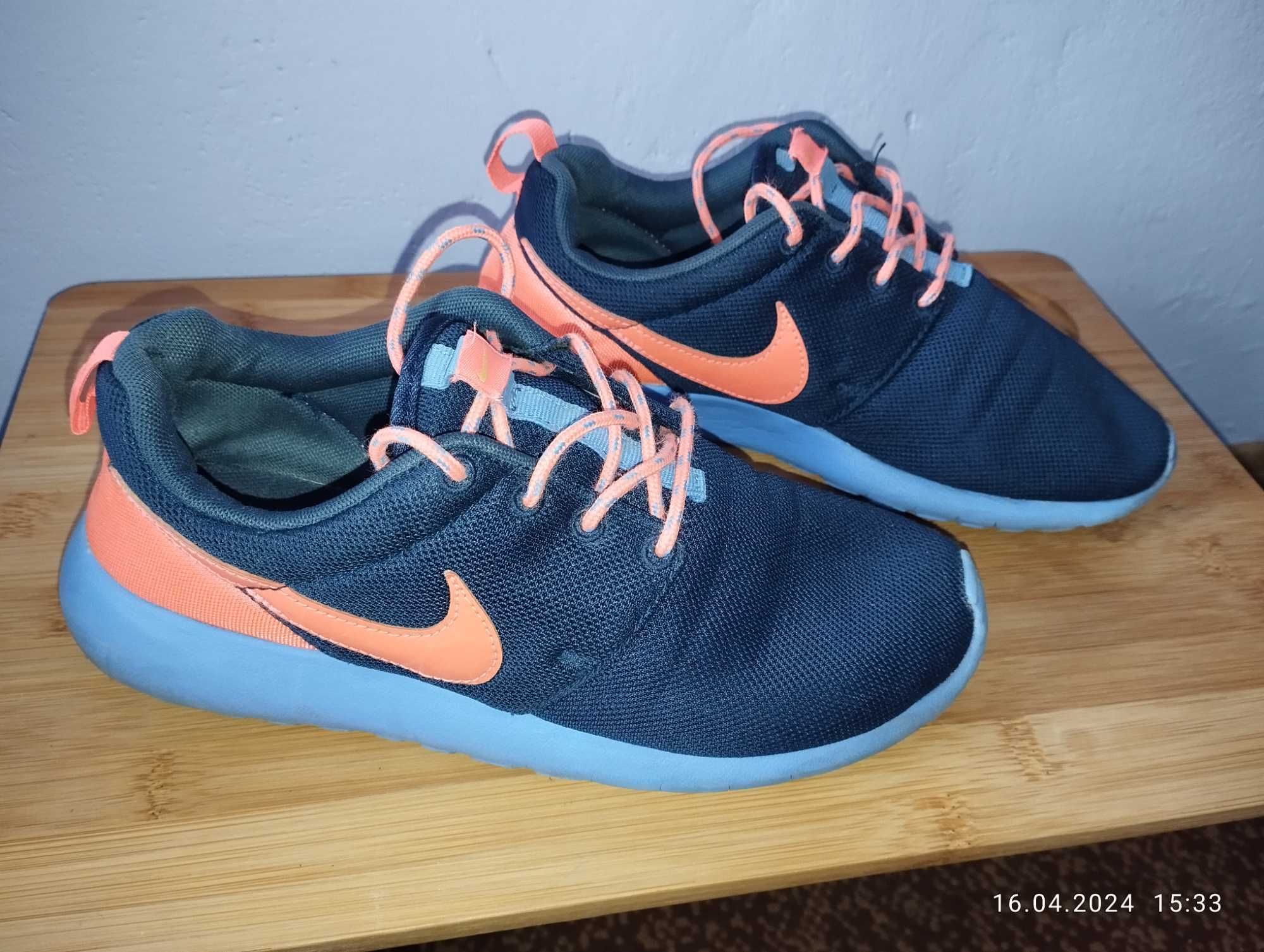 Materiałowe buty NIKE rozm. 38,5 do biegania i na spacer