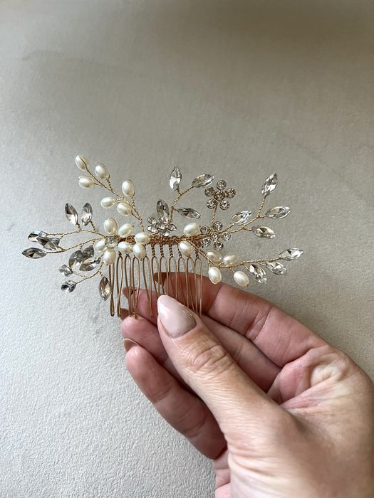 grzebyk do włosów do fryzury weselnej na wesele