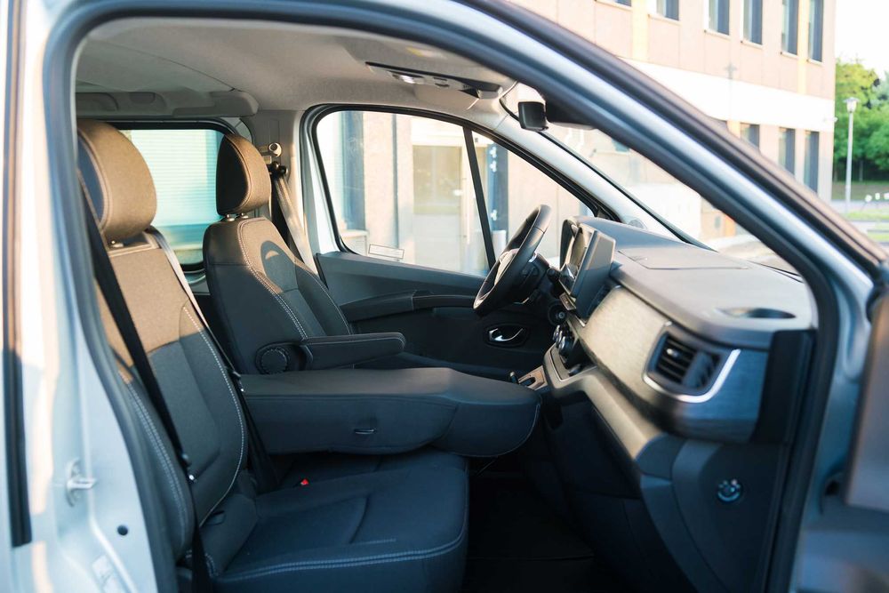 Wynajem wypożyczalnia busów busa 9-osobowego automat hak box