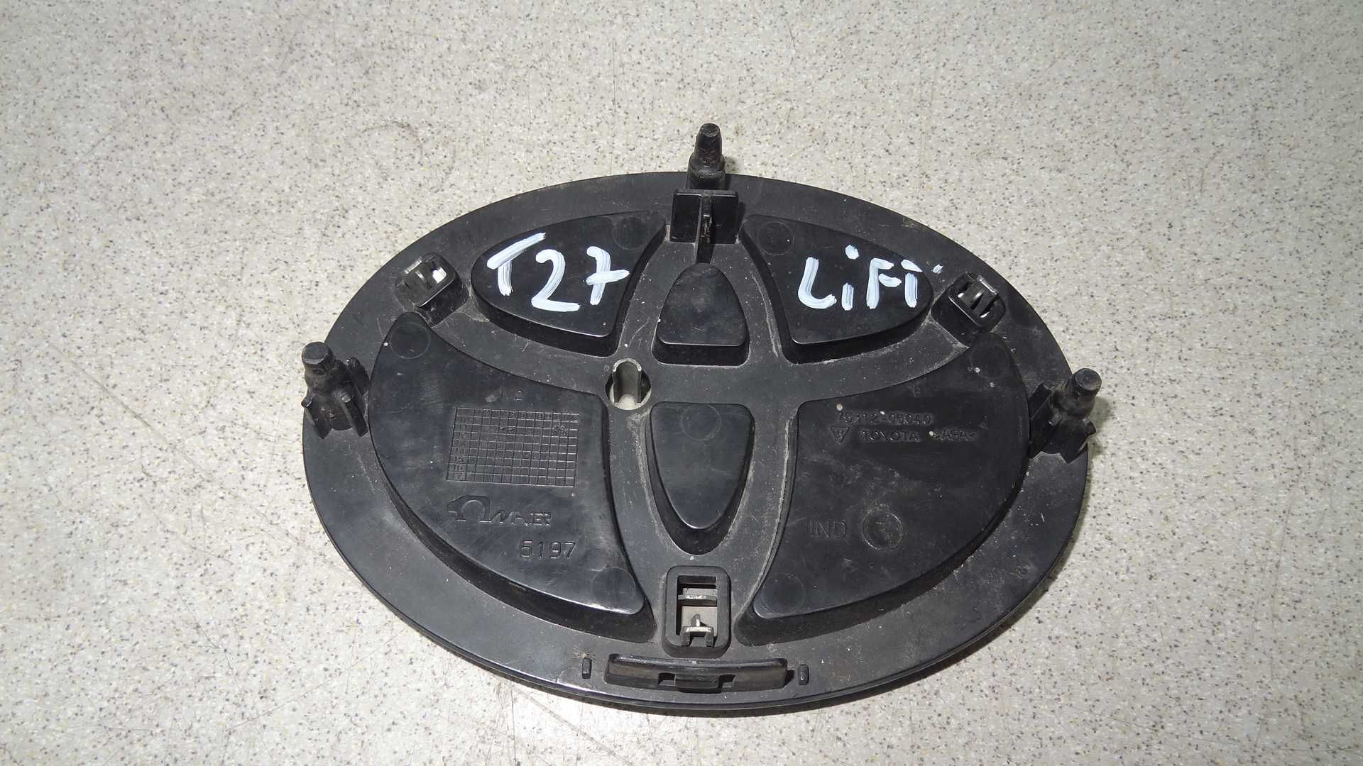 Toyota avensis T27 lift 12-15 znaczek logo emblemat