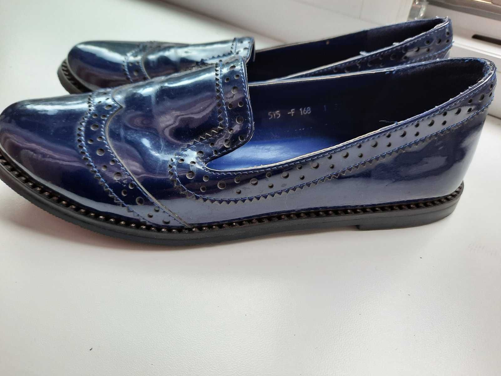 Кожаные темно-синие лаковые туфли