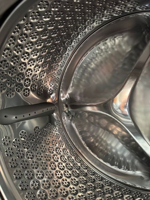 Máquina de Lavar Roupa AEG L7FEE841BI Encastrável 8kg - Usada 3 Anos