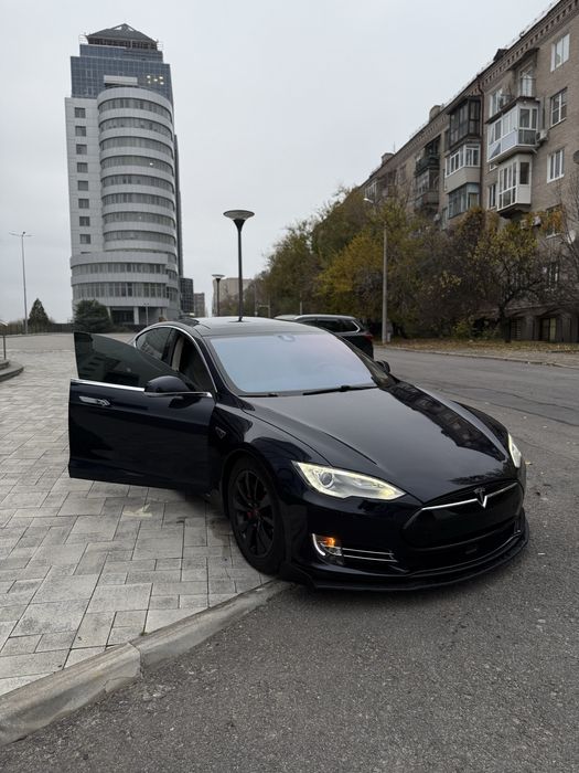 Tesla Model S p85