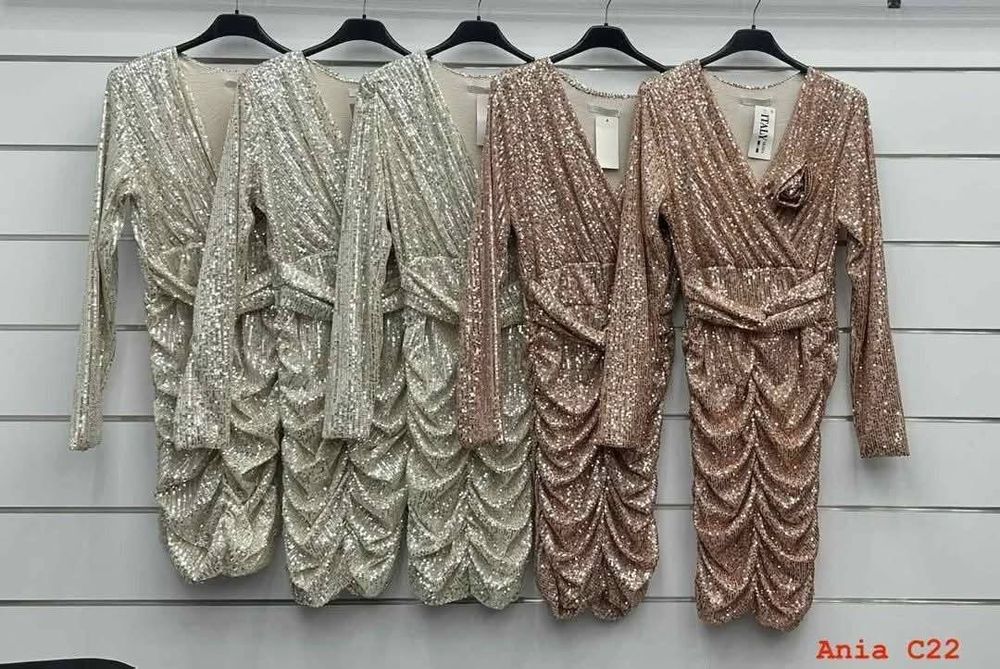 Błyszczaca cekinowa sukienka efekt wow