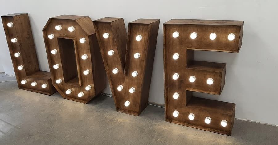 Napis  Miłość i LOVE - WYNAJEM