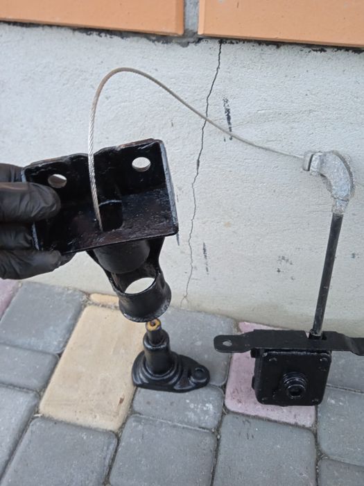 Механізм (домкрат) до запасного кола