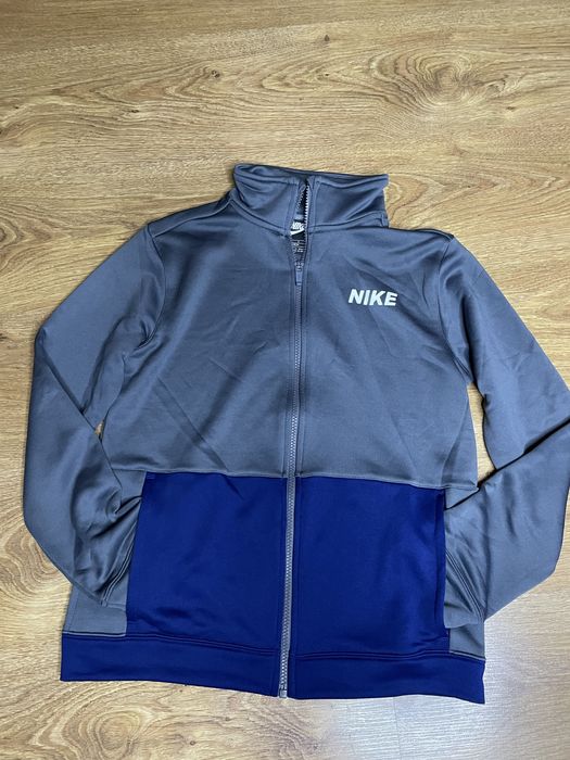 Dres Nike L (147-158)