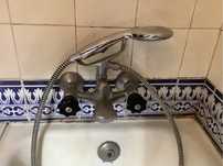 Torneira misturadoura com tubo para chuveiro
