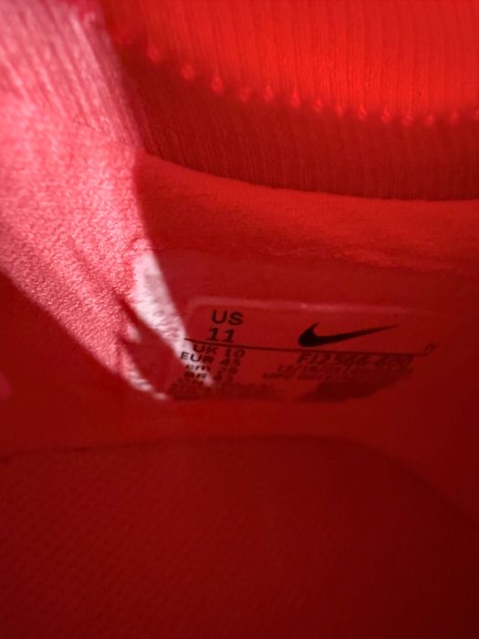 Кросівки для футболу на штучному покритті