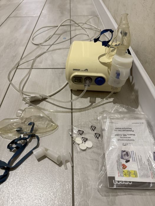 Компресорний інголятор небулайзер Omron