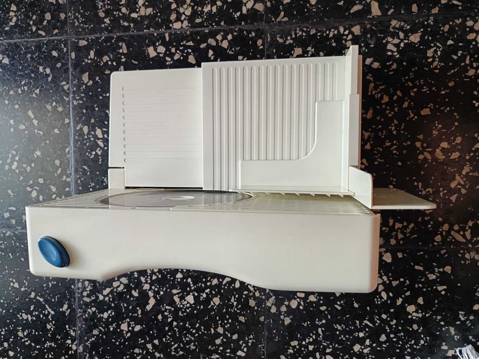 Fiambreira da marca Tróia em muito bom estado