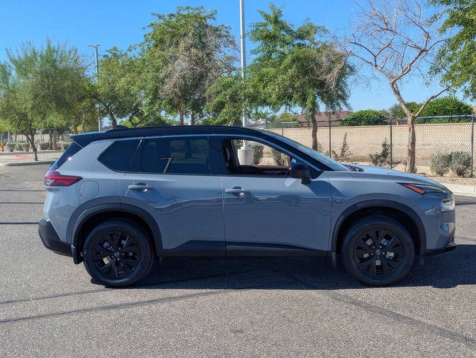 Nissan Rogue SV      2023