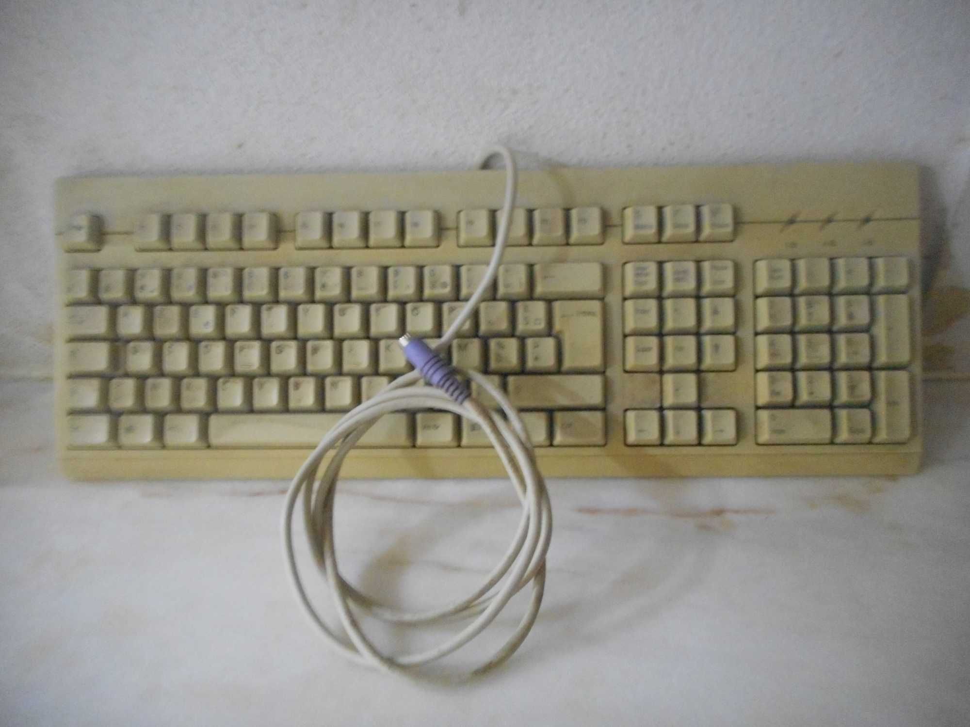 Computador para pecas,2 ecras,1 teclado