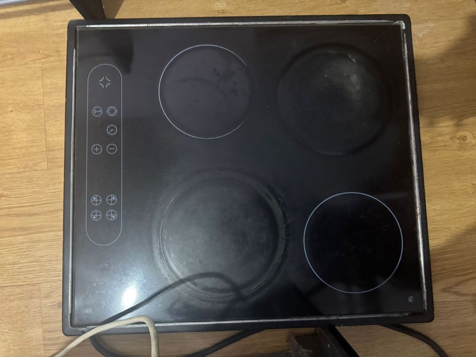 Placa e forno a funcionar