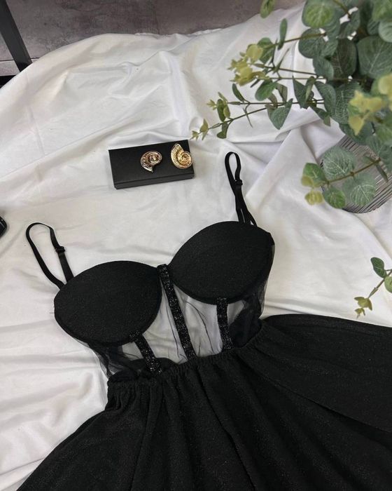 Сукня з чашками