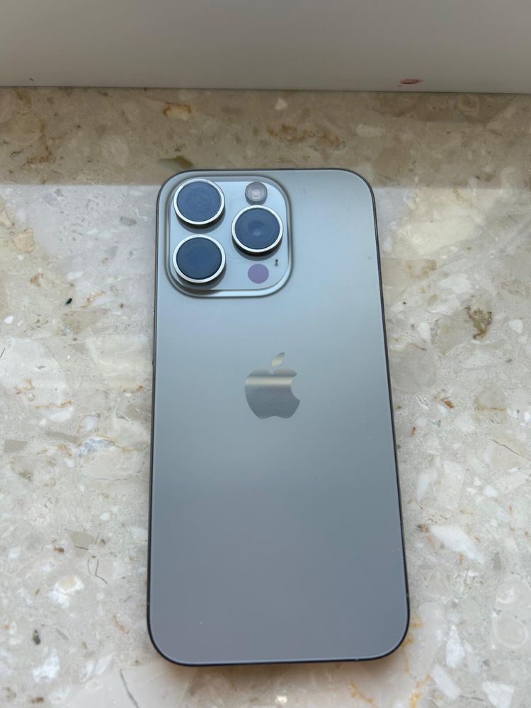 Iphone 15 pro 256 tytanium