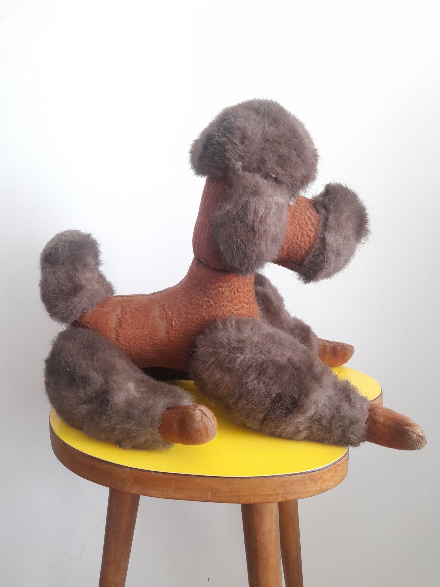 Cão "poodle" de peluche vintage