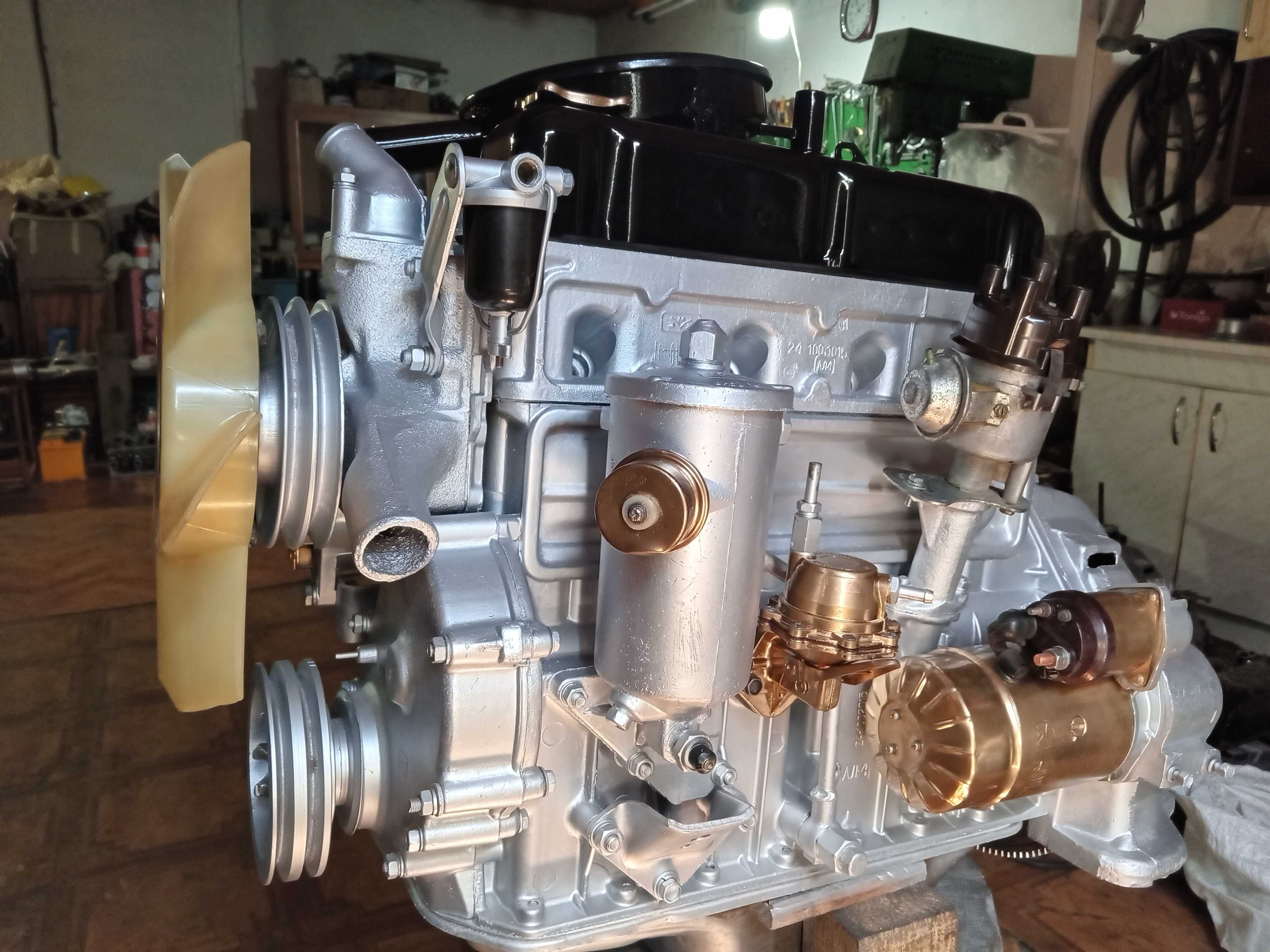 Двигун  ГАЗ 24 в зборі