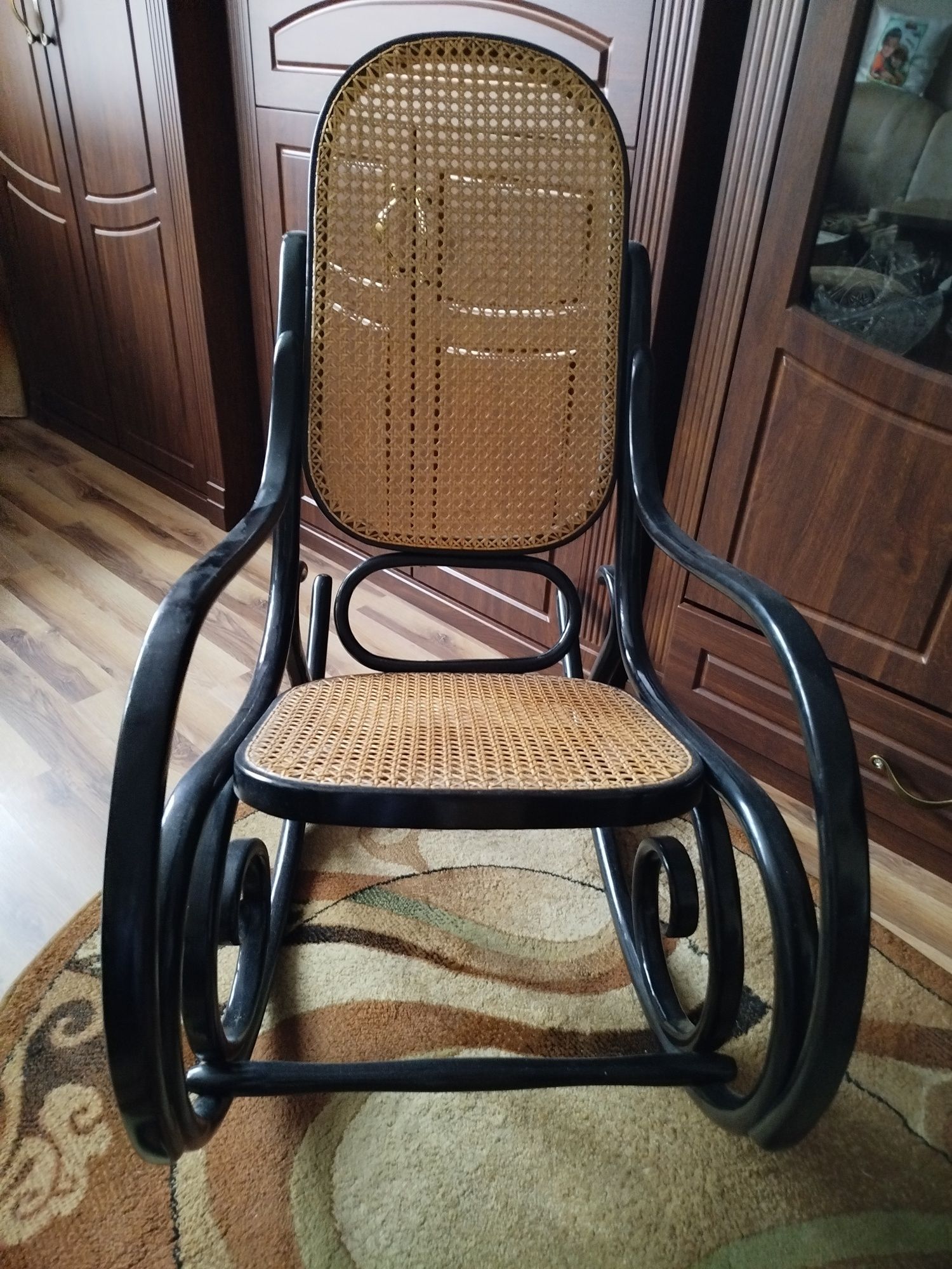 Fotel bujany drewniany
