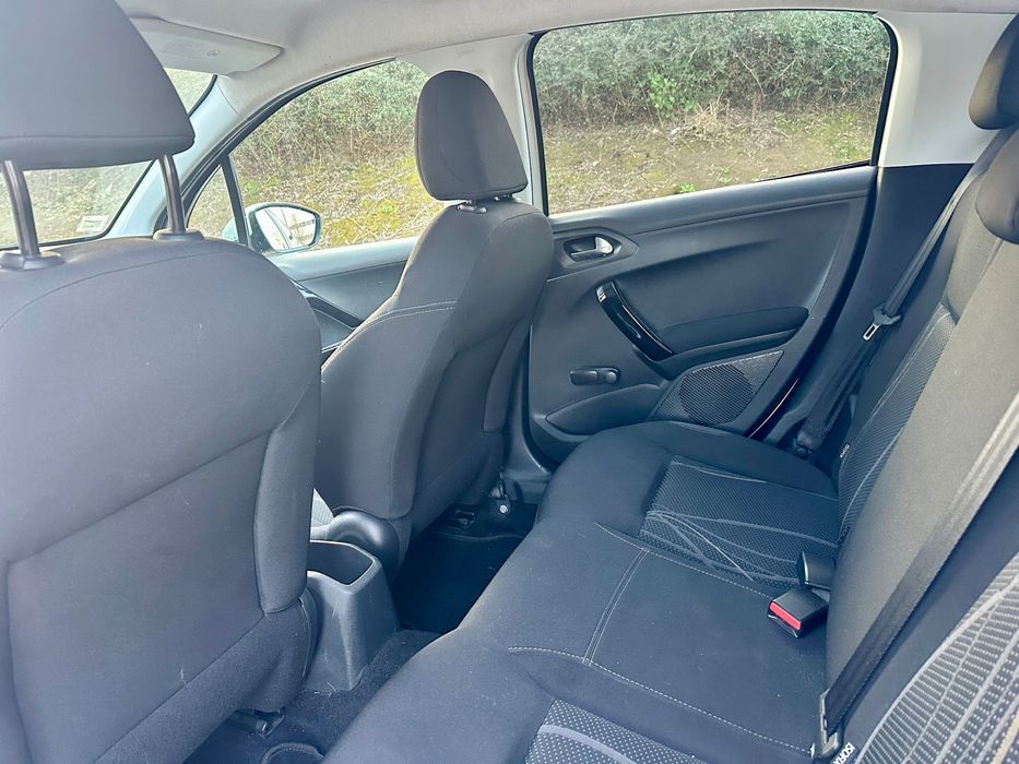 Peugeot 208 1.2 VTi Active c/ 117.000 km (só um dono)
