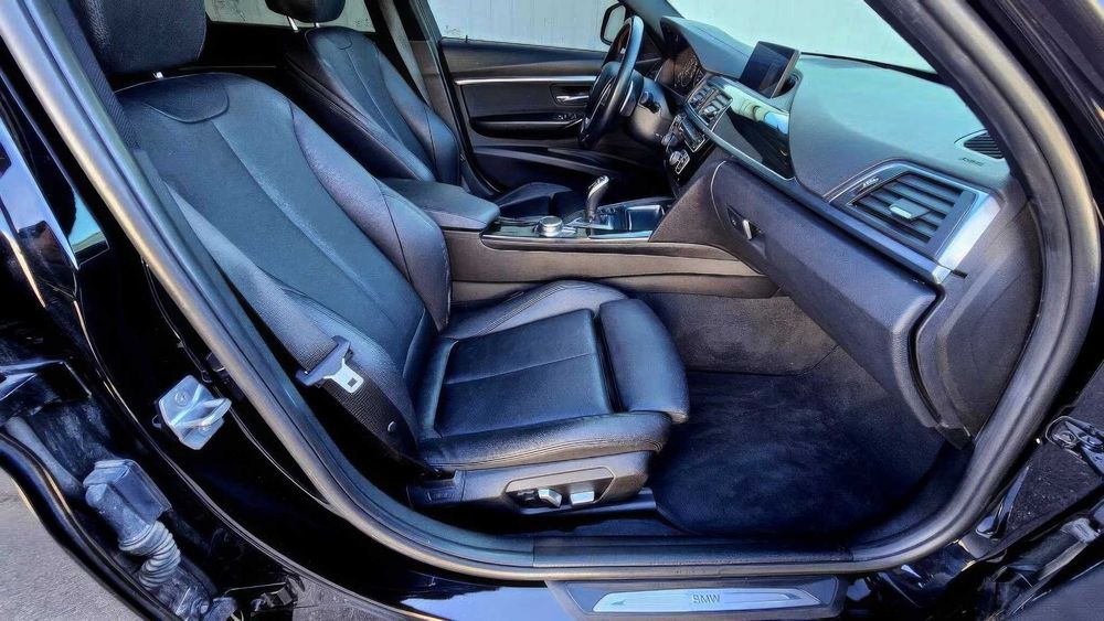 BMW 3 Series 330i      2018