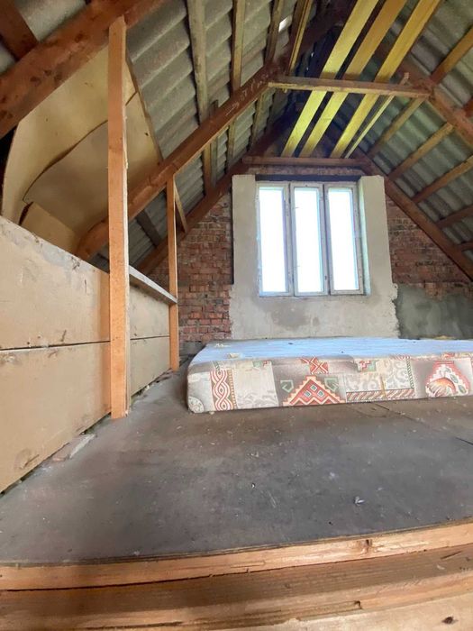 Продаж 2поверхового дачного будинку за районом Ружична