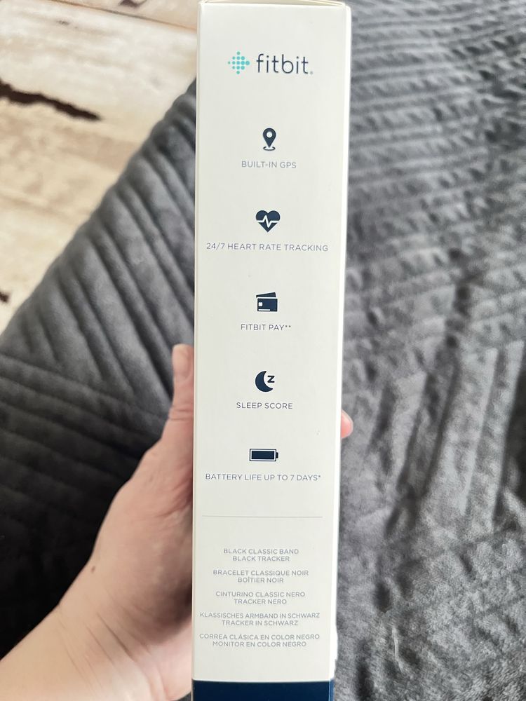 Фітнес годинник fitbit charge 4