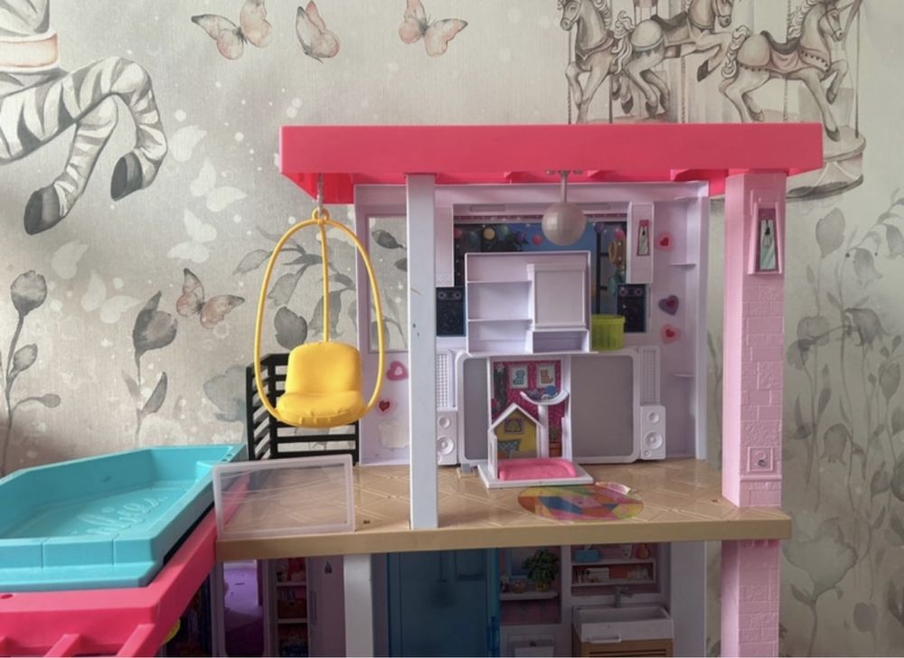 domem barbie z basenem,windą i zjeżdżalnią