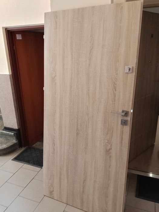 Sprzedam  drzwi zewnętrzne do mieszkania. Jak nowe
