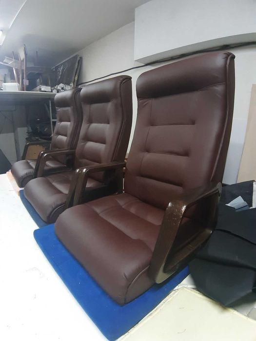 Перетяжка крісел та стільців у Львові