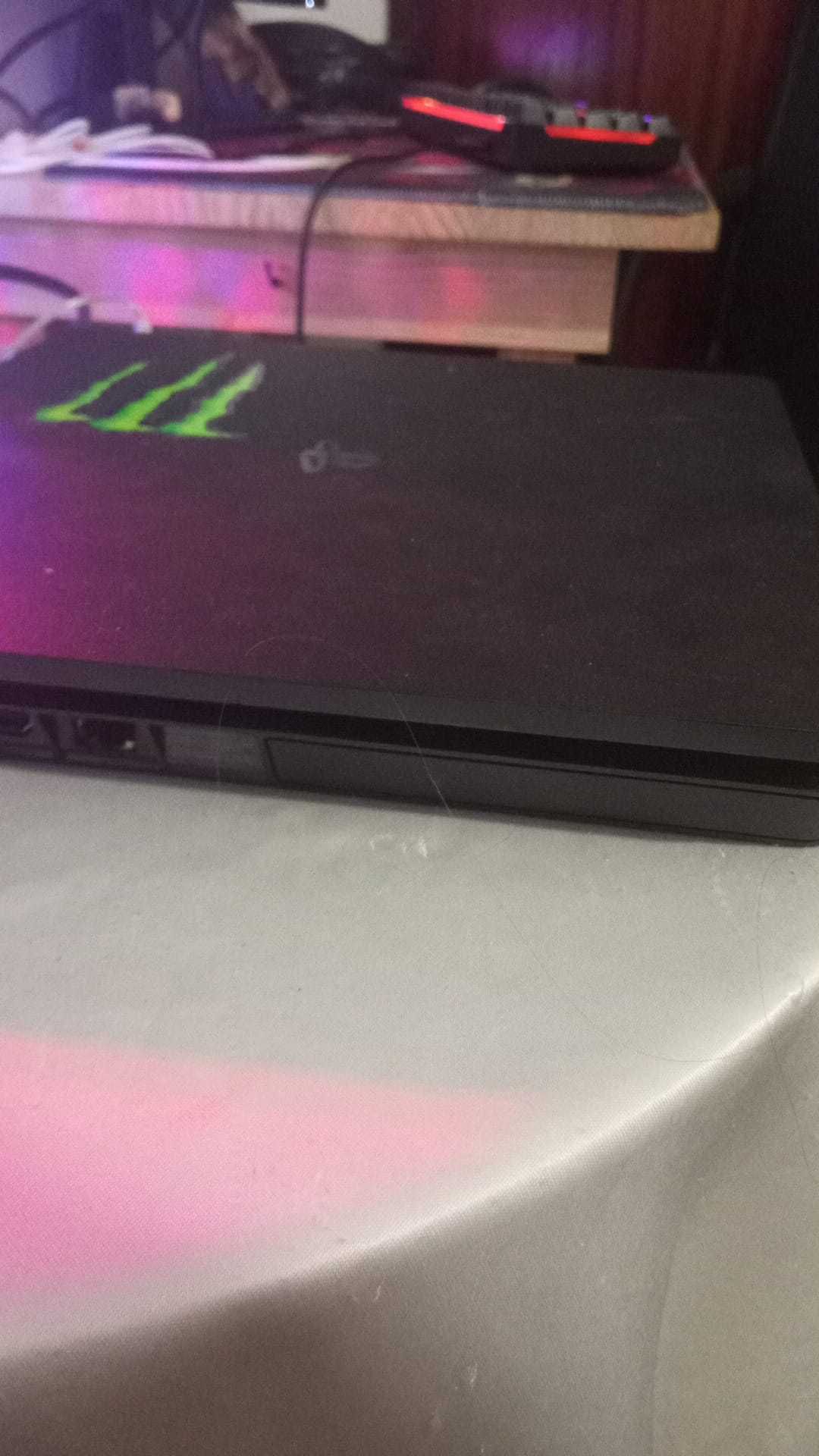 Playstation 4 com comando