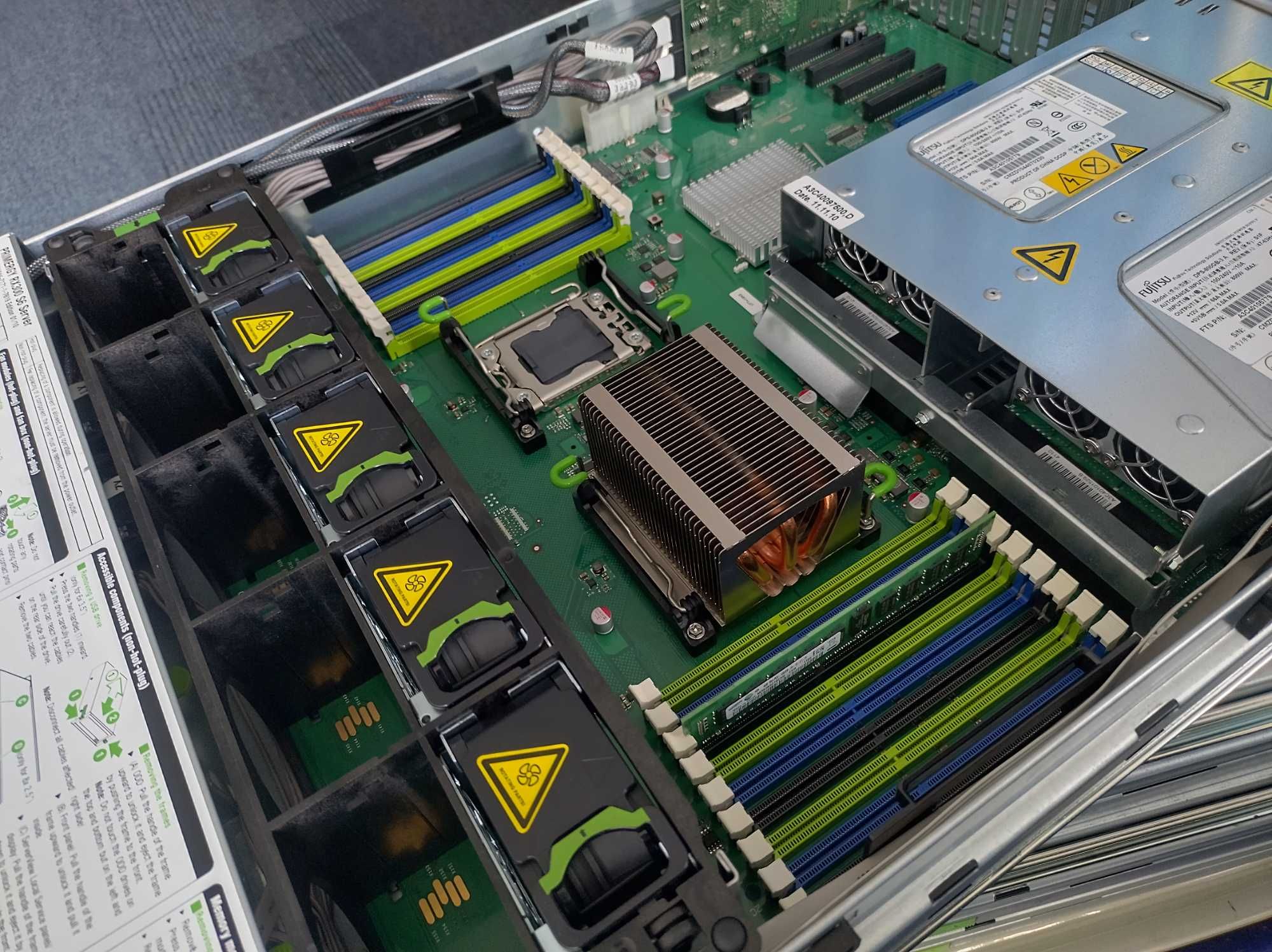 Serwer Fujitsu Primergy RX300 S6
