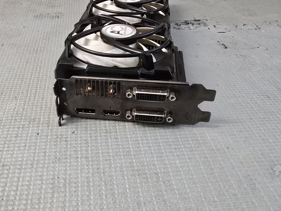 AMD radeon 5870 1GB