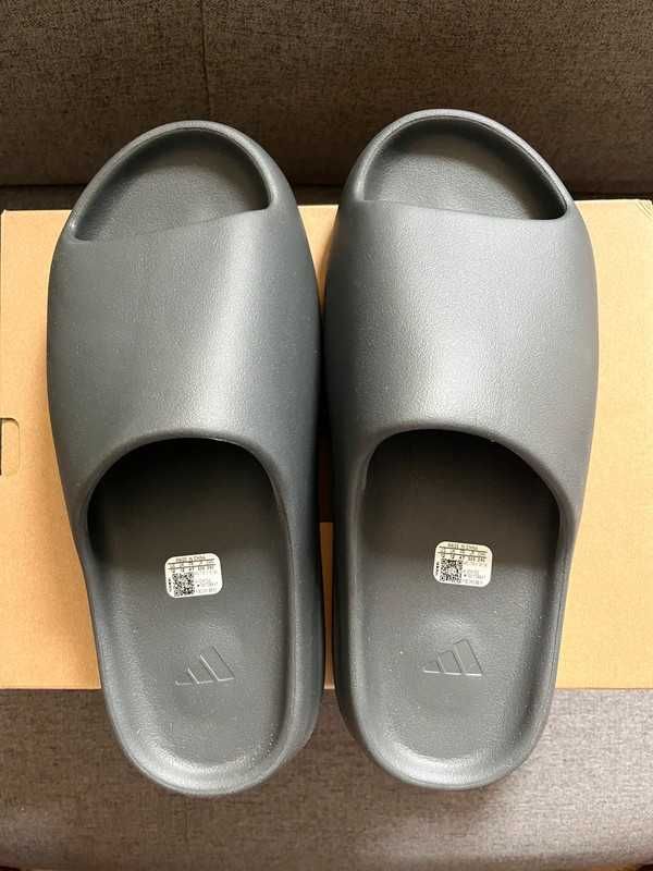 Yeezy Slide Onyx zupełnie nowe czarny buty R.44