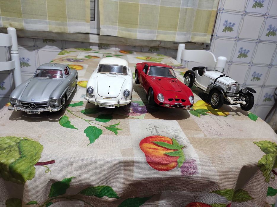 carros de coleção com 25 cm