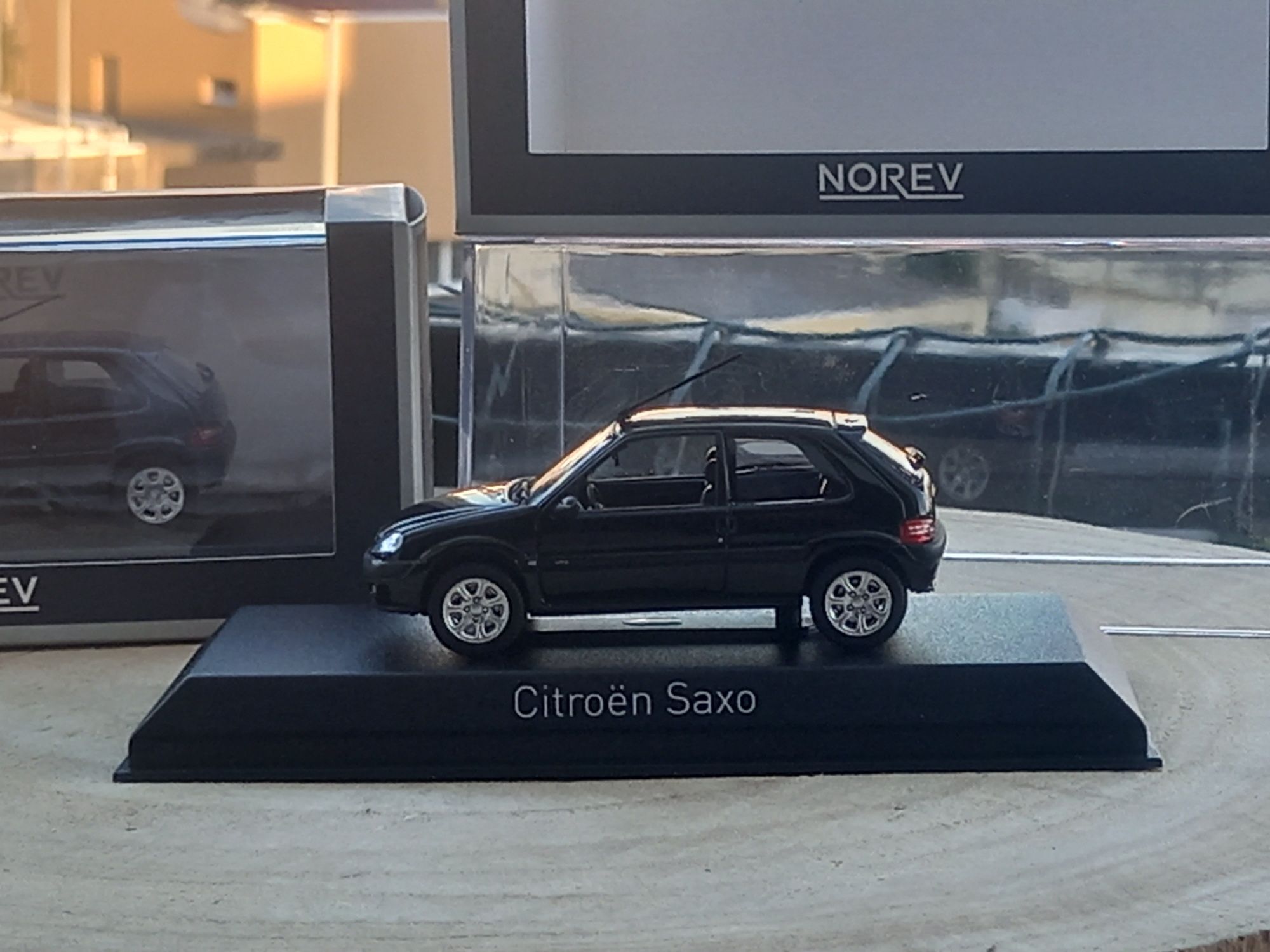 Norev Citroën Saxo escala 1/43 (preto, novo)