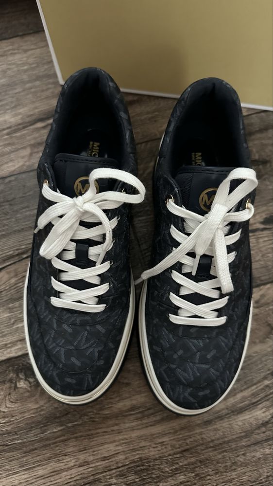 Michael kors кросівки