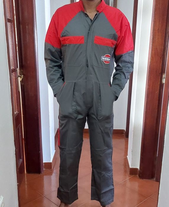 Fato macaco com insignia Nissan