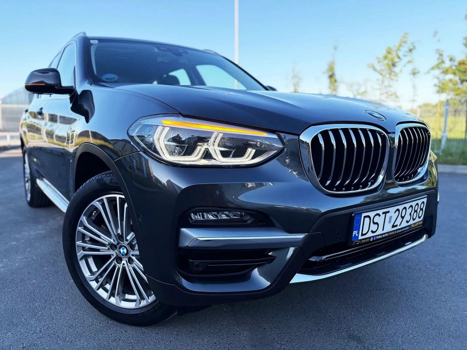 BMW X3 X Drive 4x4 Head Up Kamera Sama parkuje FullLed Harman&Kardon Ambiente