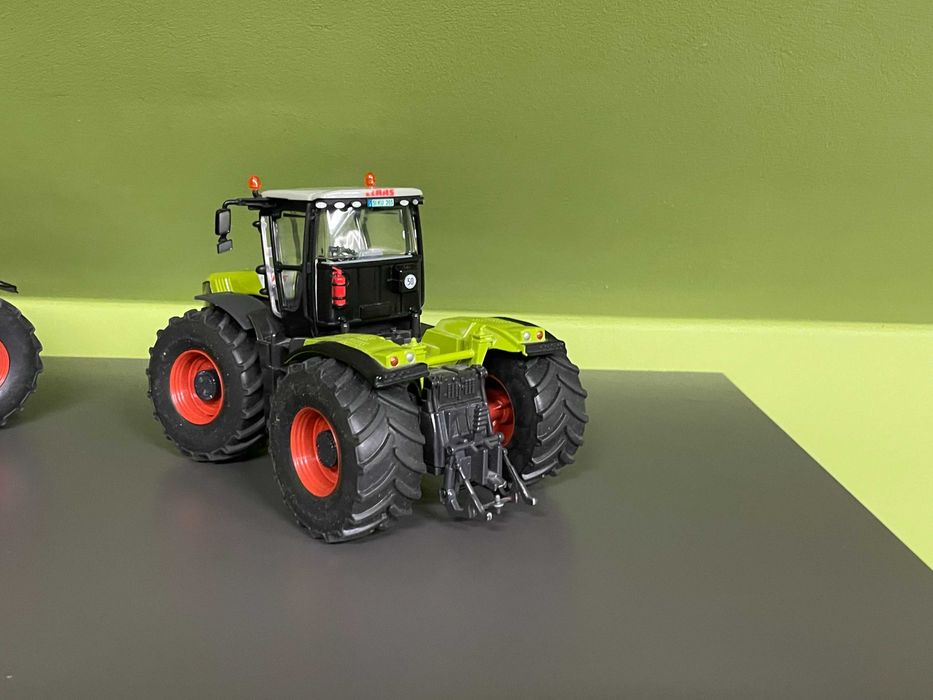 3271  SIKU Class Xerion traktor 1 32