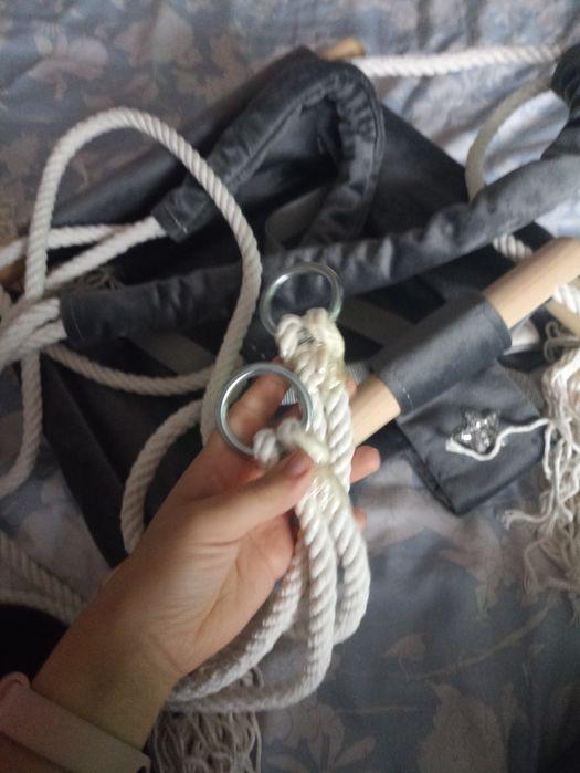 Huśtawka dla dzieci z tapicerowaną poduszką