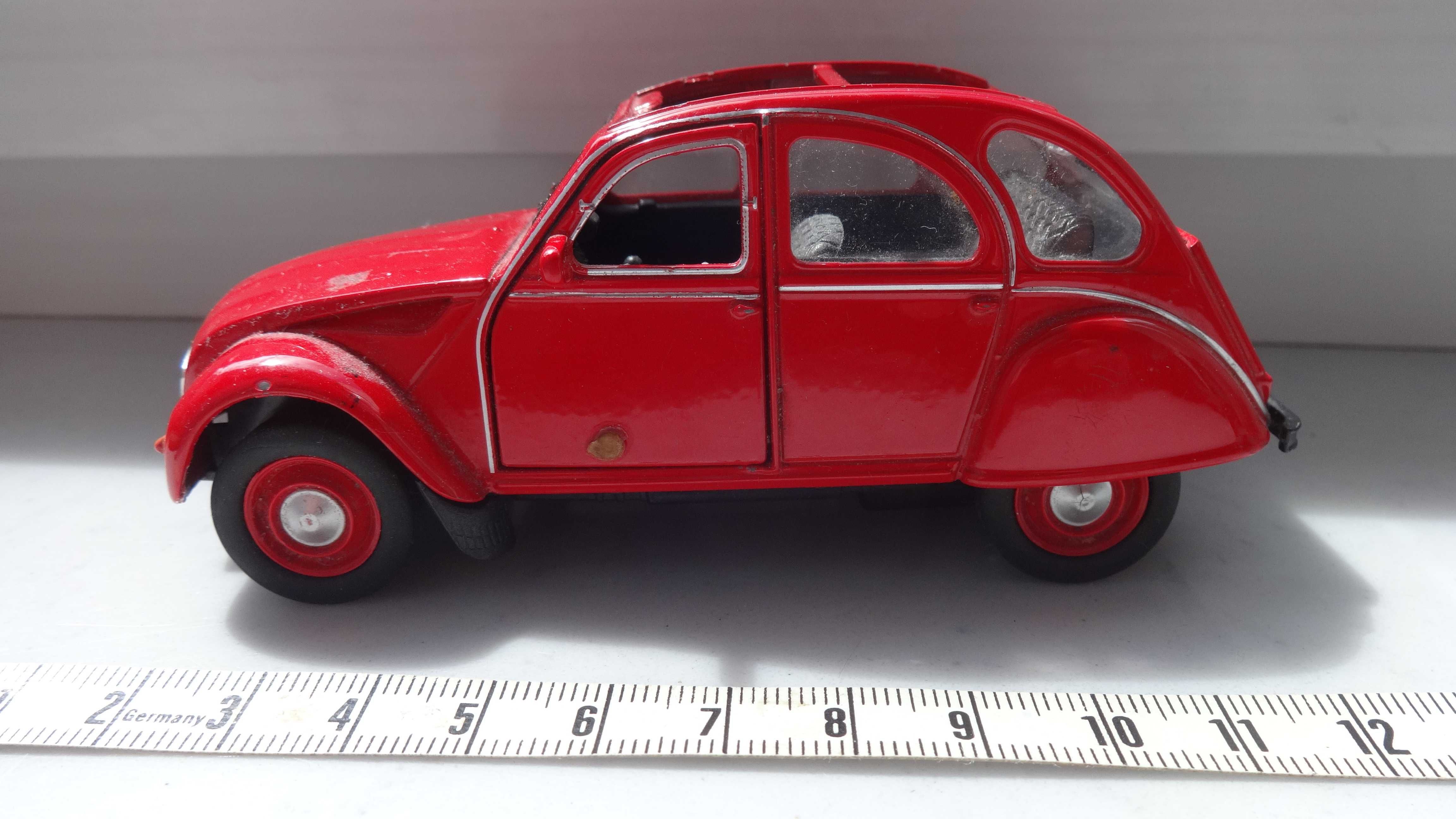 Kolekcjonerski model samochodu Citroen.