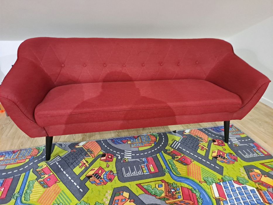 Sofa 3 osobowa styl skandynawski, drewniane nóżki kolor bordowy