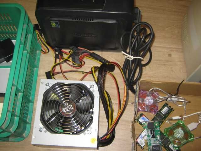 Sprzedam komputer stacjonarny ,kable, złącza, wentylator