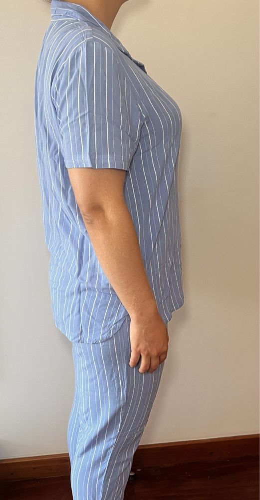 Pijama azul às riscas da Lefties